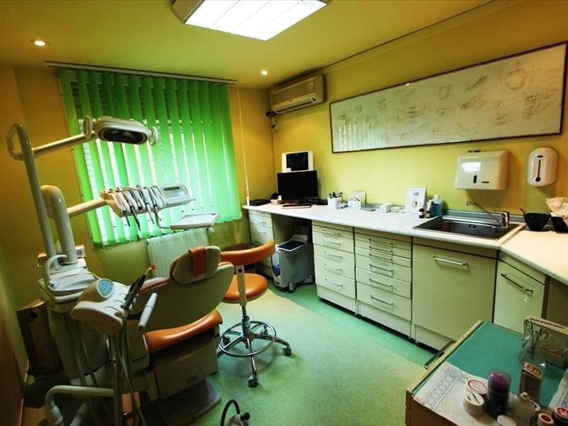 Spațiu parter cu destinație mixtă, zona fostă Lidia – 67 mp - Poză 3