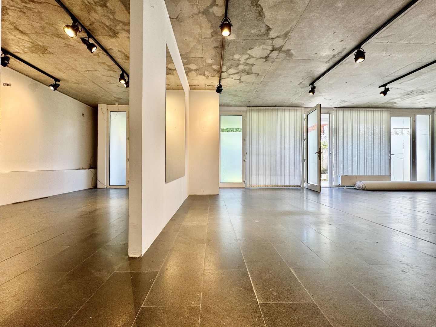 Spațiu de birouri în zona Centrală - 2 locuri de parcare proprii - Poză 2