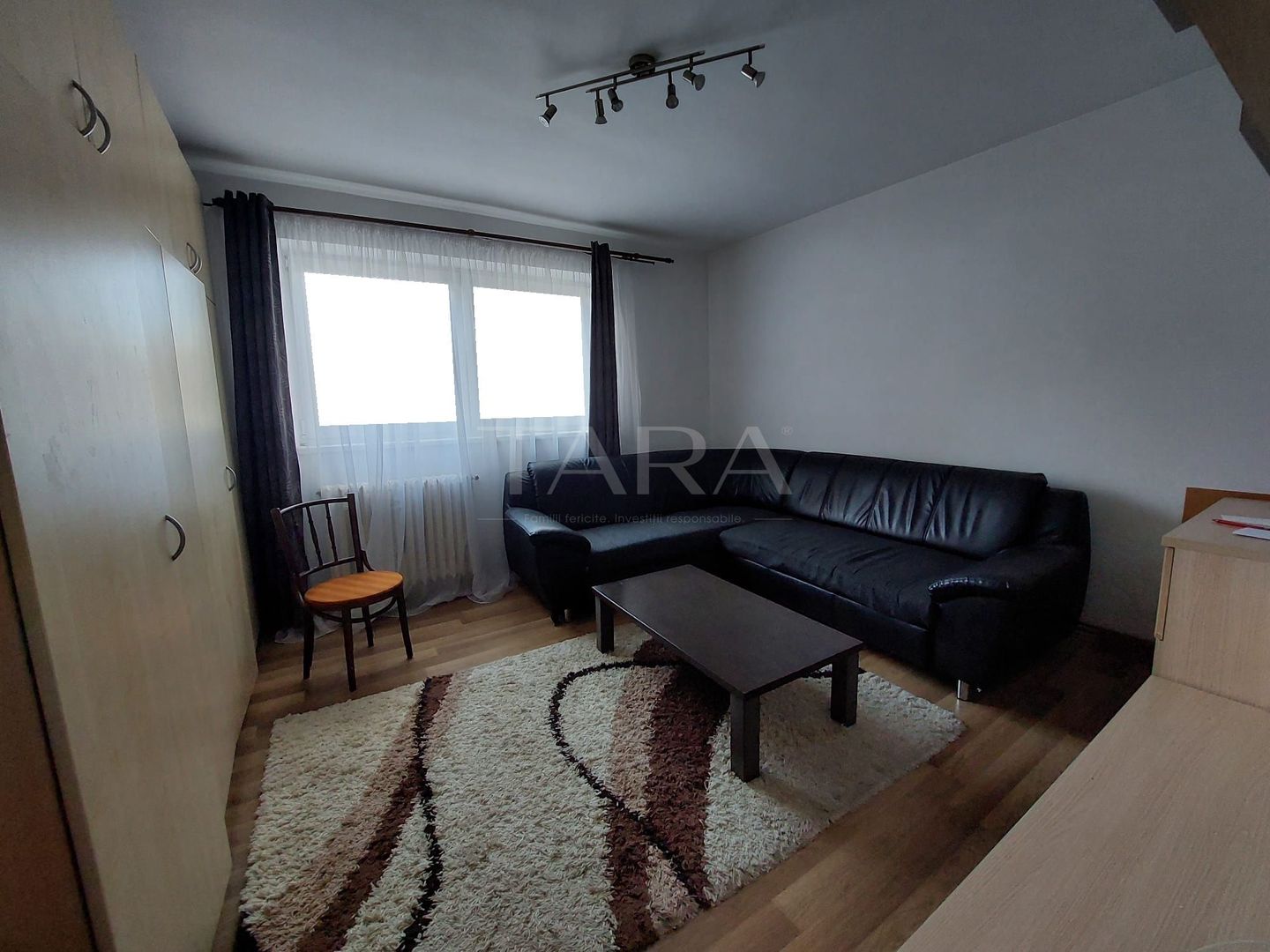 Apartament 4 camere decomandate, etaj intermediar, zonă excelentă. - Poză 1
