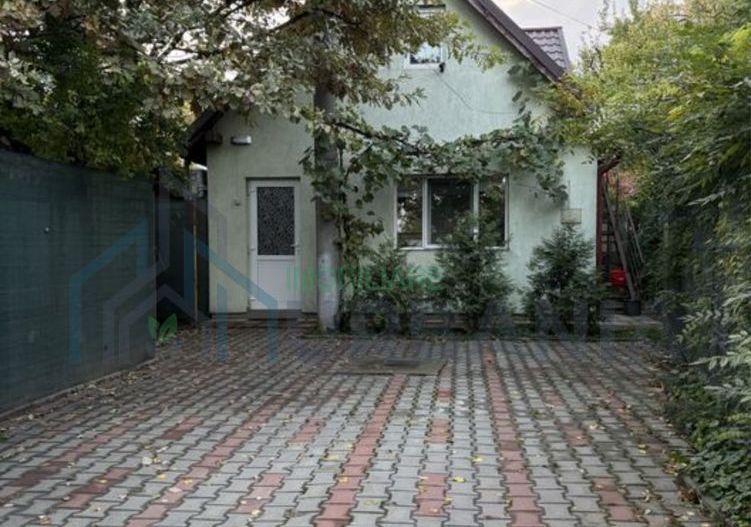 Casa cu 2 camere, curte și parcare, în zona Pod Bucium, Iași - Poză 1