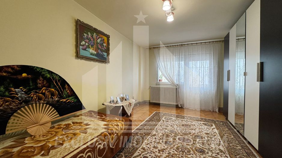 Apartament cu 4 camere decomandate, Centru - Poză 1