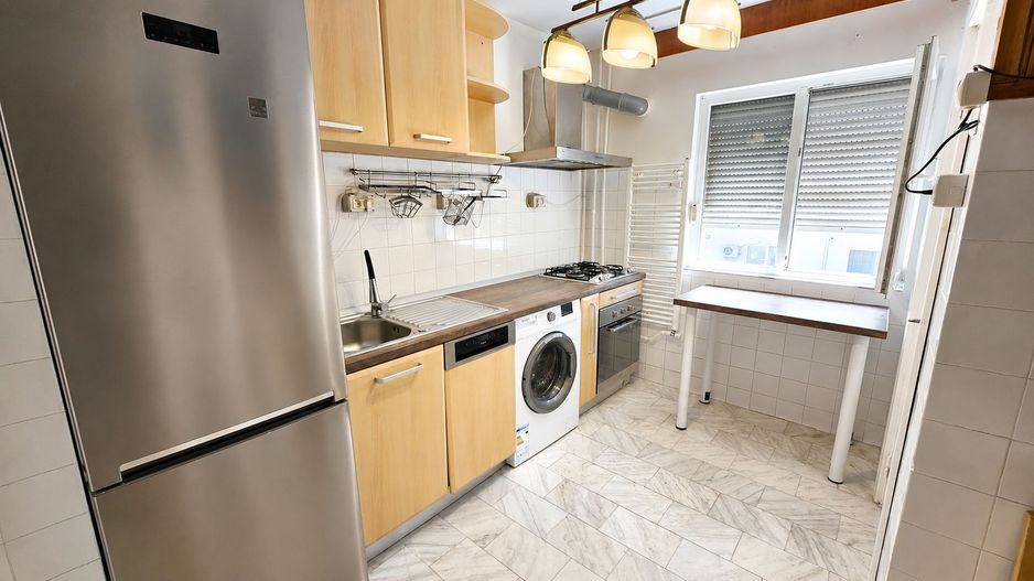 Etaj intermediar | 3 camere | 66 mp + balcon | Zona Spitalul Județean - Poză 5