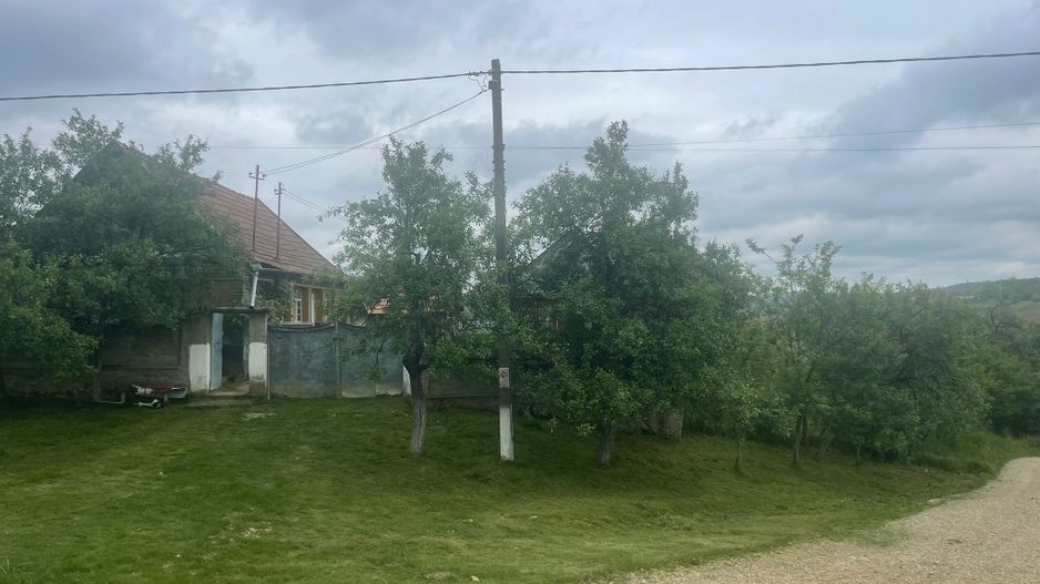 De vânzare | Casă tradițională pe deal + teren 2.470 mp | Sat Burzuc | - Poză 5