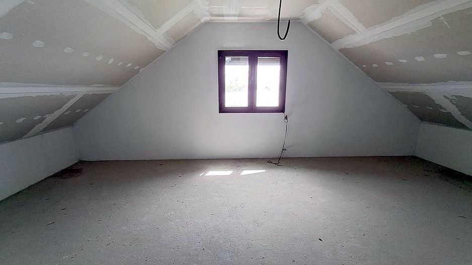 Casă tip vilă cu teren 2426 mp în Matca – oportunitate la 115.000 € - Poză 8