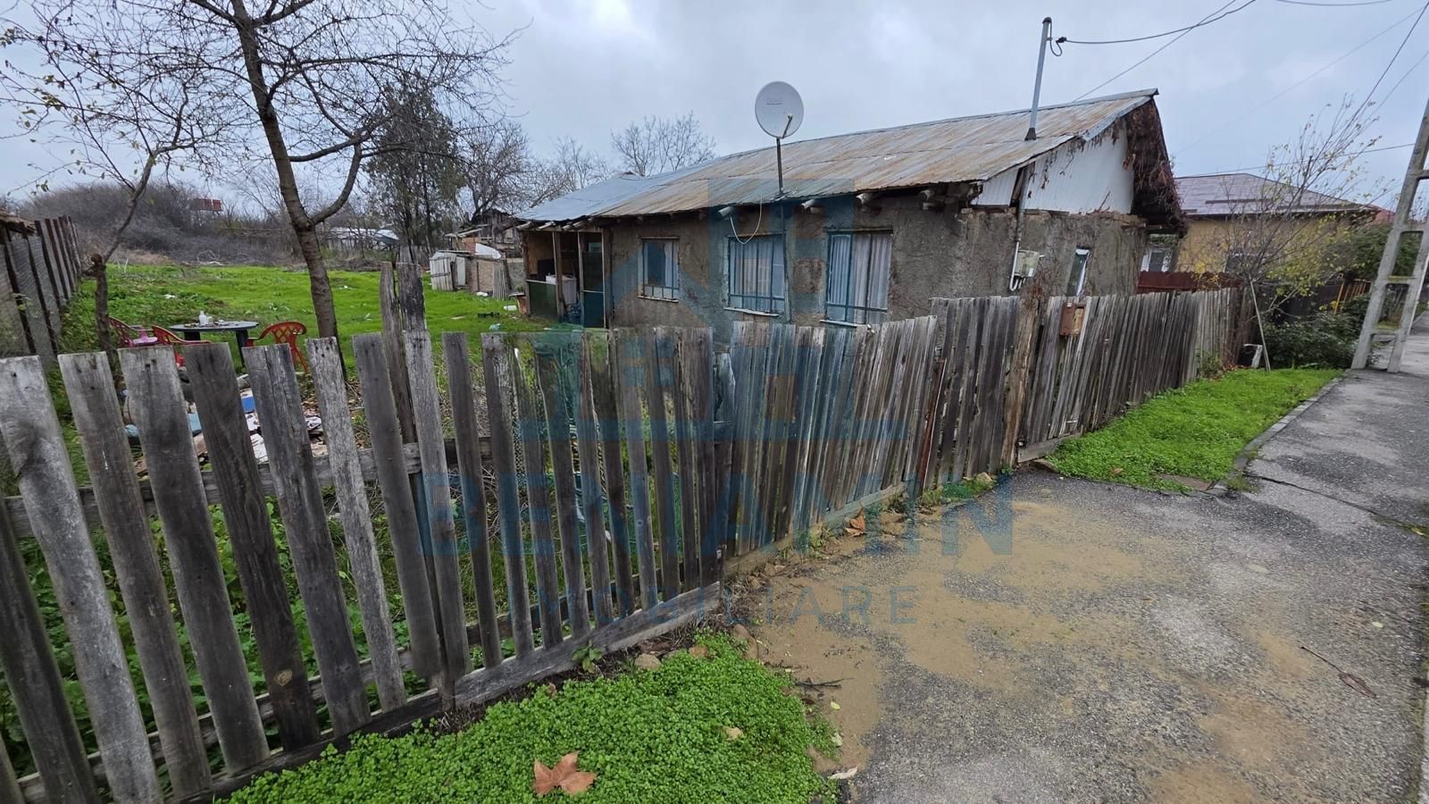 Teren Carcea 923mp Intre case zona buna toate utilitatile 923mp - Poză 2