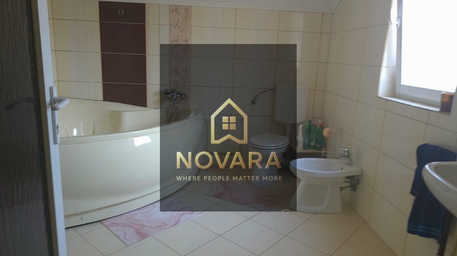 Casa langa Blue Sky cu panouri solare, garaj si terasa mare - Poză 11