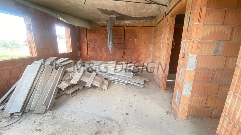 Sacalaz casa la rosu - Poză 2