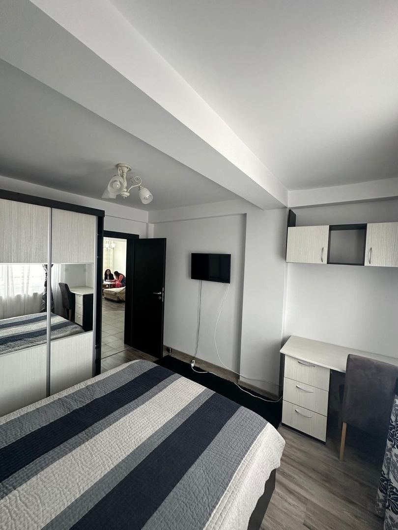 Agentie- Oferim spre inchiriere apartament cu 3 camere decomandat - Poză 2