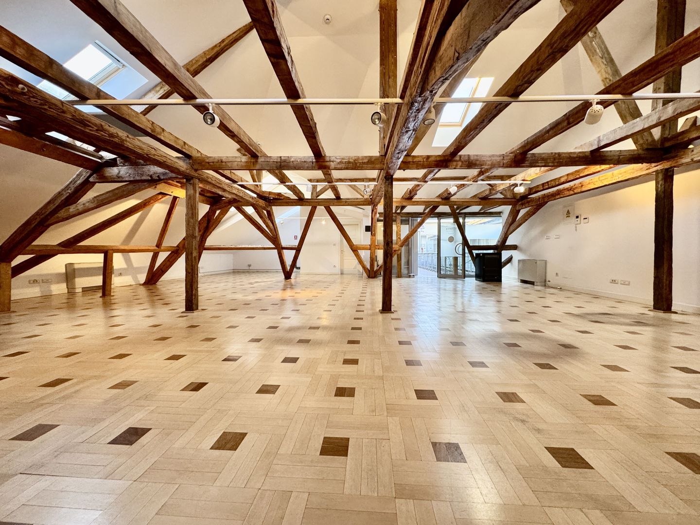 Spațiu Birou în imobil istoric recondiționat - Poză 10