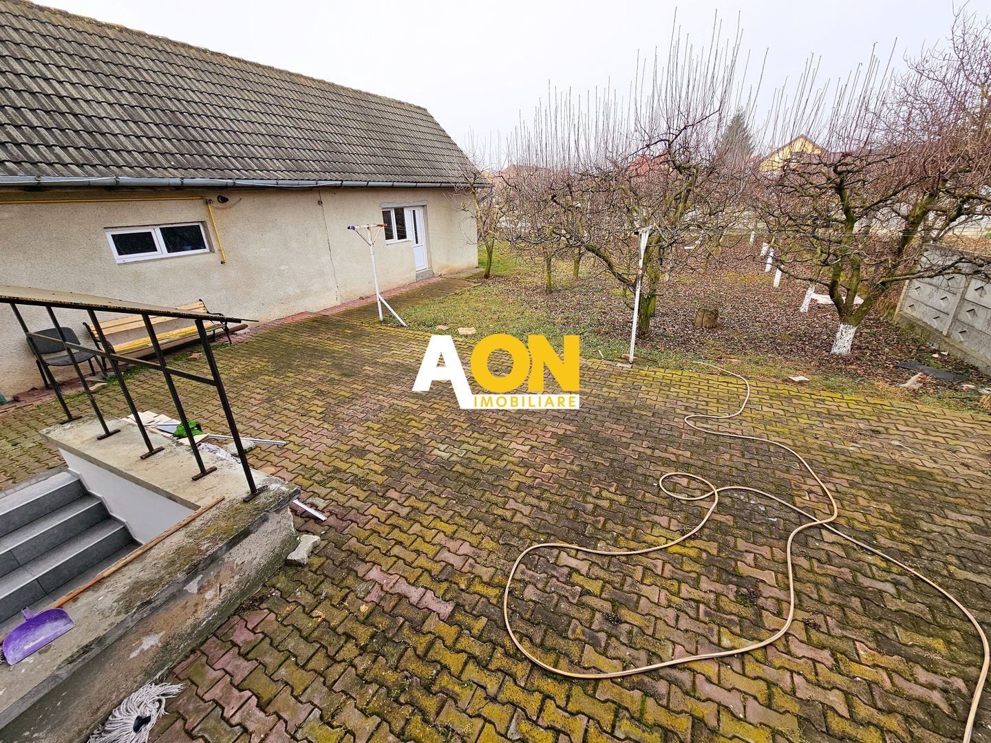 Casa 10 camere, 878 mp teren, toate utilitatile, Barabant - Poză 2