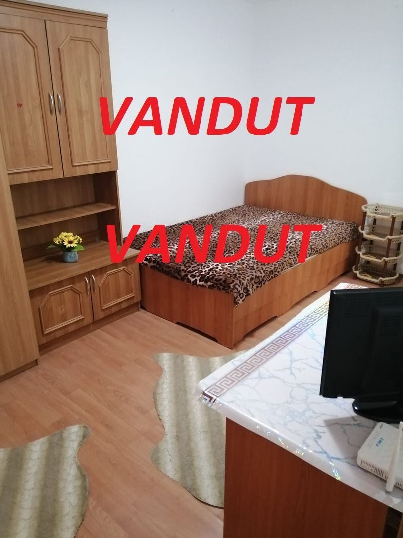 Vanzare garsoniera parter, Gavana zona Piata - Poză 1