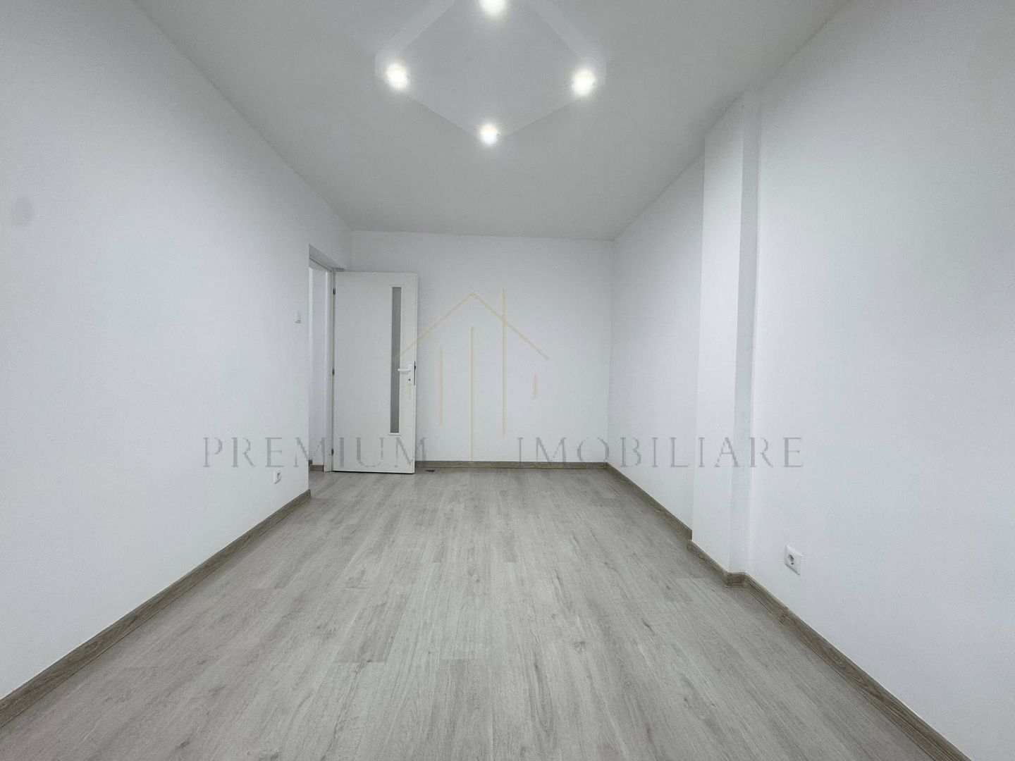 Apartament 2 Camere - Decomandat - Etaj 1 - Poză 3