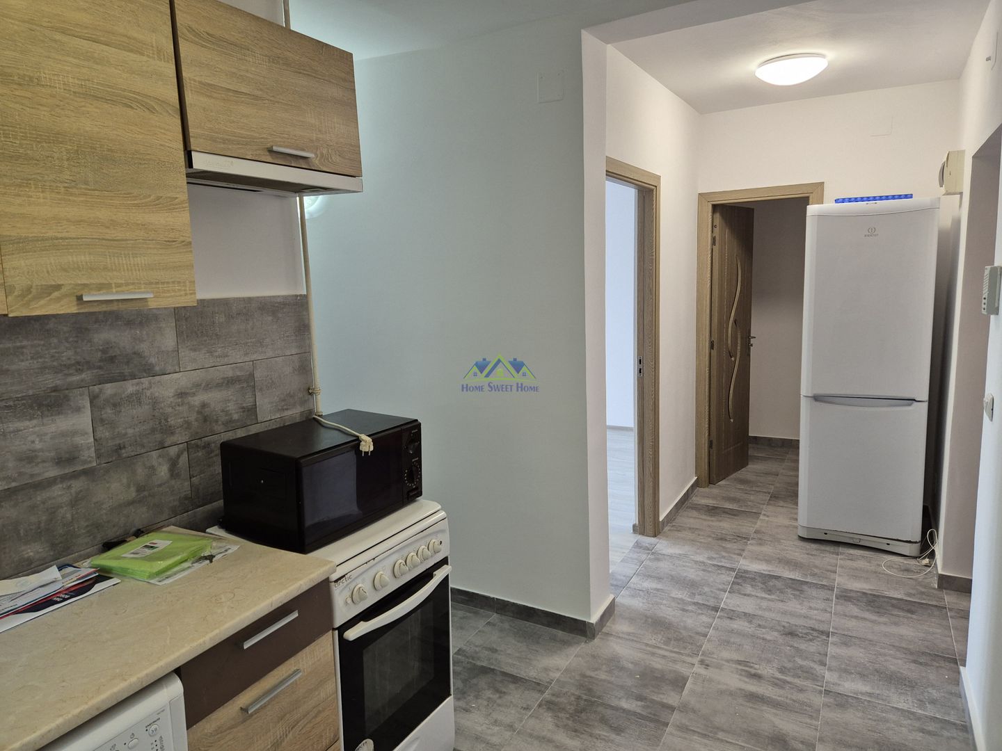 Vand Apartament 2 camere, zona Pietonala, et.3/3, st-45m, balcon, C.T. - Poză 1