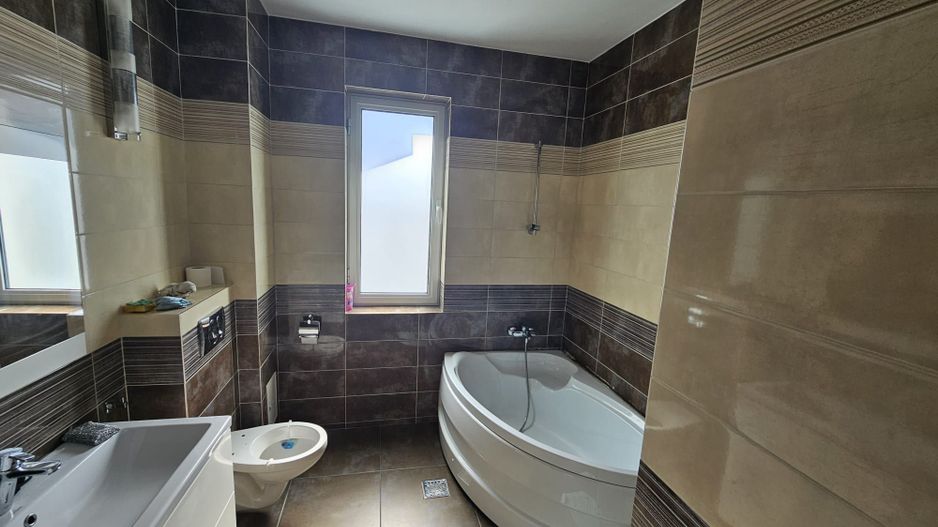 Inchiriere apartament spatios, bloc nou, garaj, Craiovei - Poză 15