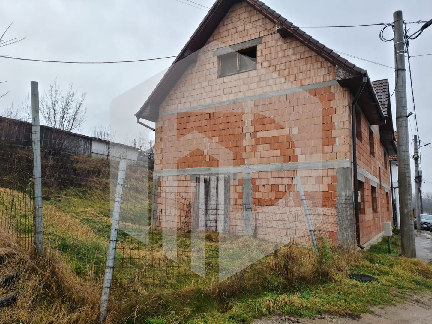Casa pretabila pentru inchiriere | 7 camere | 290 mpu | Ocna sibiului - Poză 3