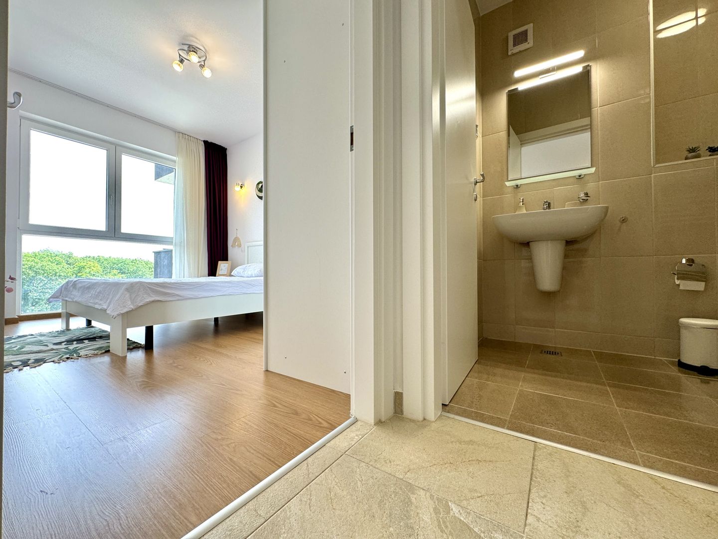 Apartament de închiriat 2 camere - vedere pădure - Poză 4