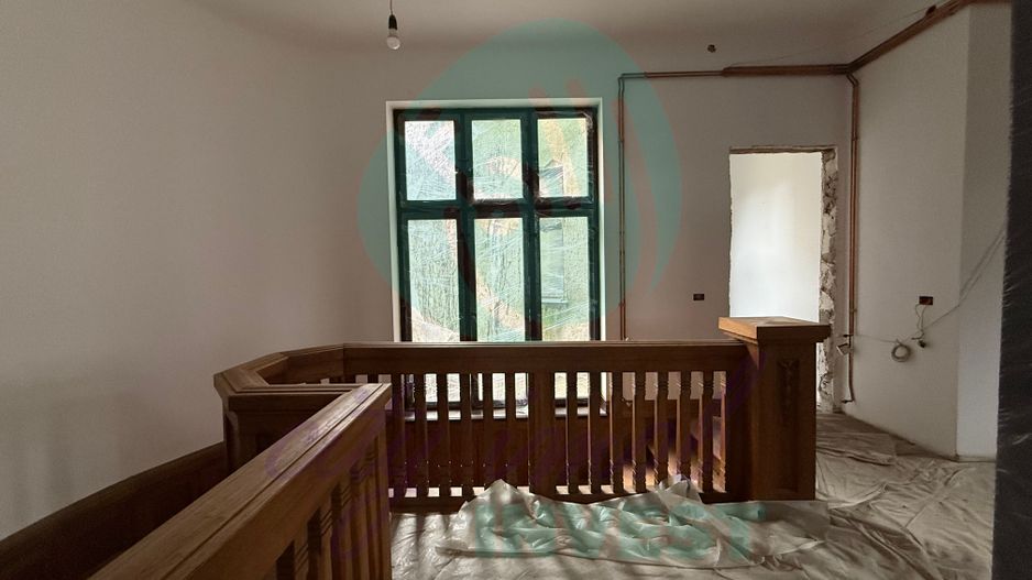 Apartament boieresc partial renovat - Poză 2
