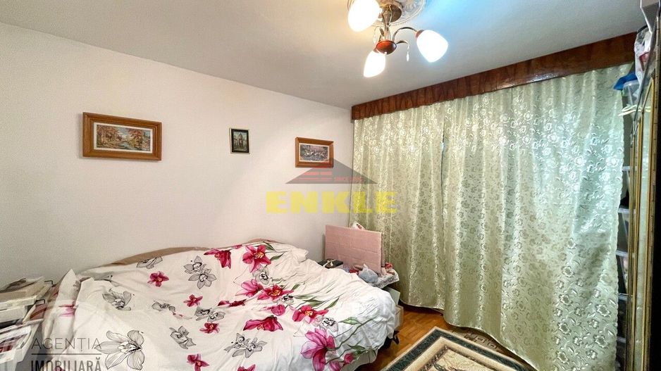 De vânzare apartament cu 3 camere decomandat, zona Piața Mare - Poză 3