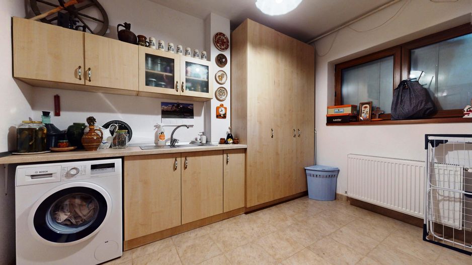 Casa cu 4 camere,237mp,zona strada Lunga - Poză 18