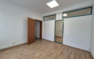 Shoroom cu depozitare Brașov 244 mp - Poză 8