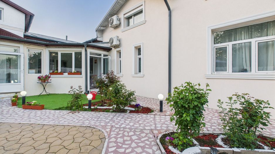 Proprietatea ideala pentru investitie sau locuit pe Str. 16 Februarie - Poză 3