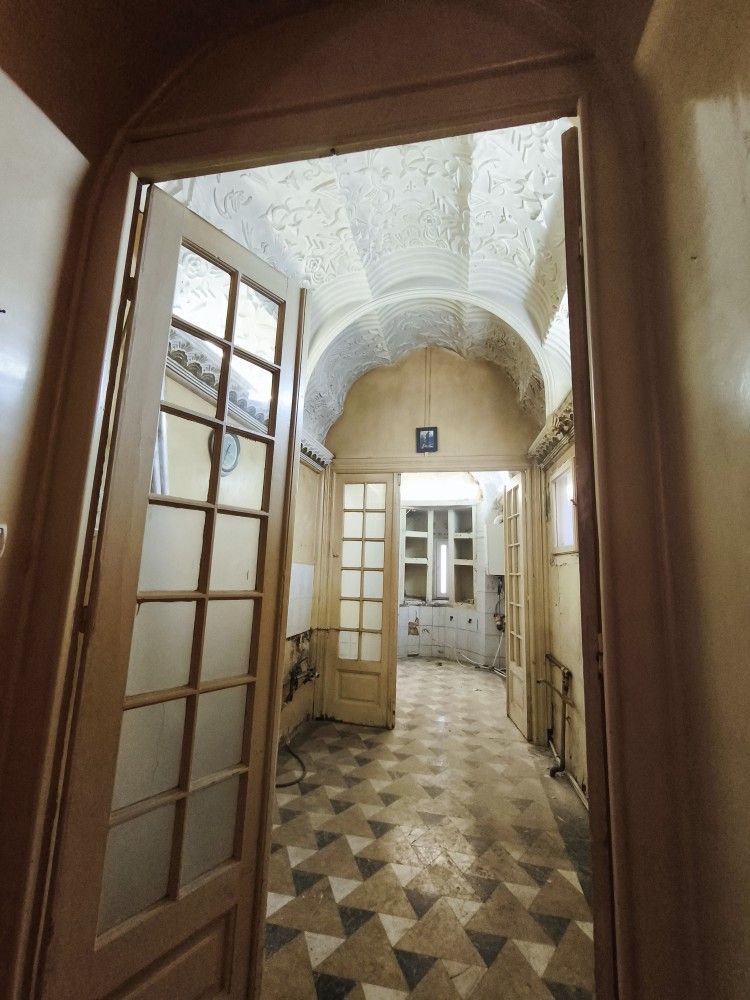 Casă cu farmec istoric în zonă protejată Rosetti, ideală pentru restaurare - Poză 5