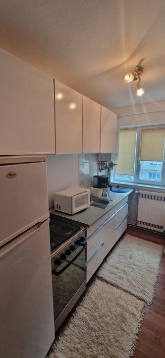 Apartament cu 3 camere de închiriat în zona Moroasa 1 - Poză 8