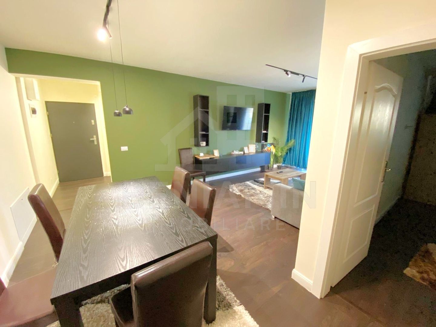 Apartament modern 3 camere-Zona Ciuperca-Loc de parcare-Disponibil - Poză 2