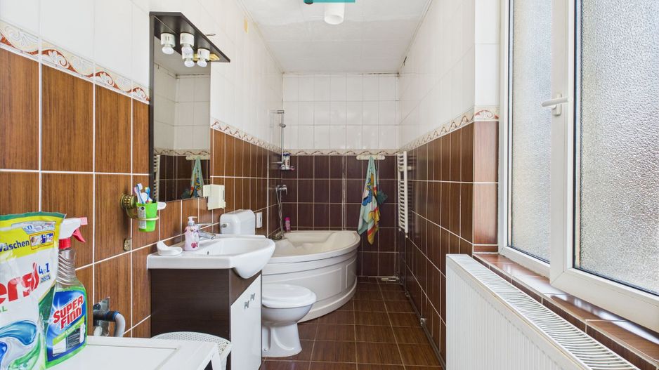 Casă cu 4 camere în Pârneava - Poză 3
