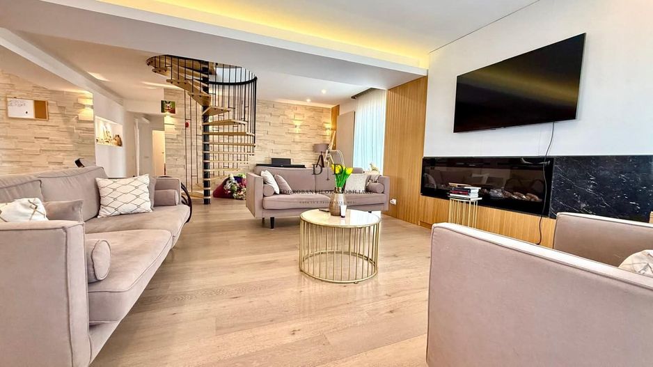 PENTHOUSE DE LUX CU VEDERE PANORAMICĂ | Parcare | CARTIER BUNĂ ZIUA - Poză 1