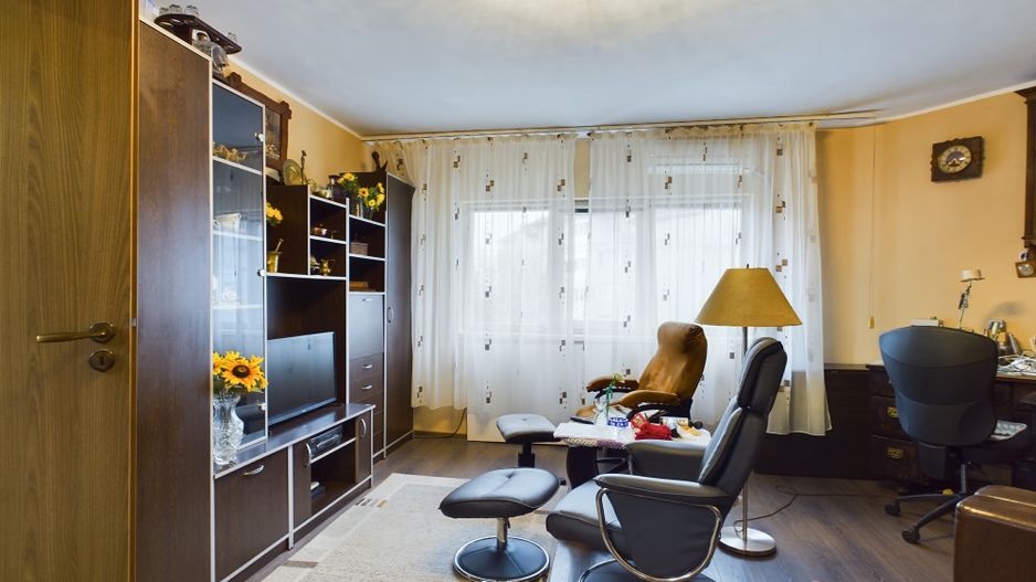 Apartament cu 3 camere în zona Lipovei - Poză 1