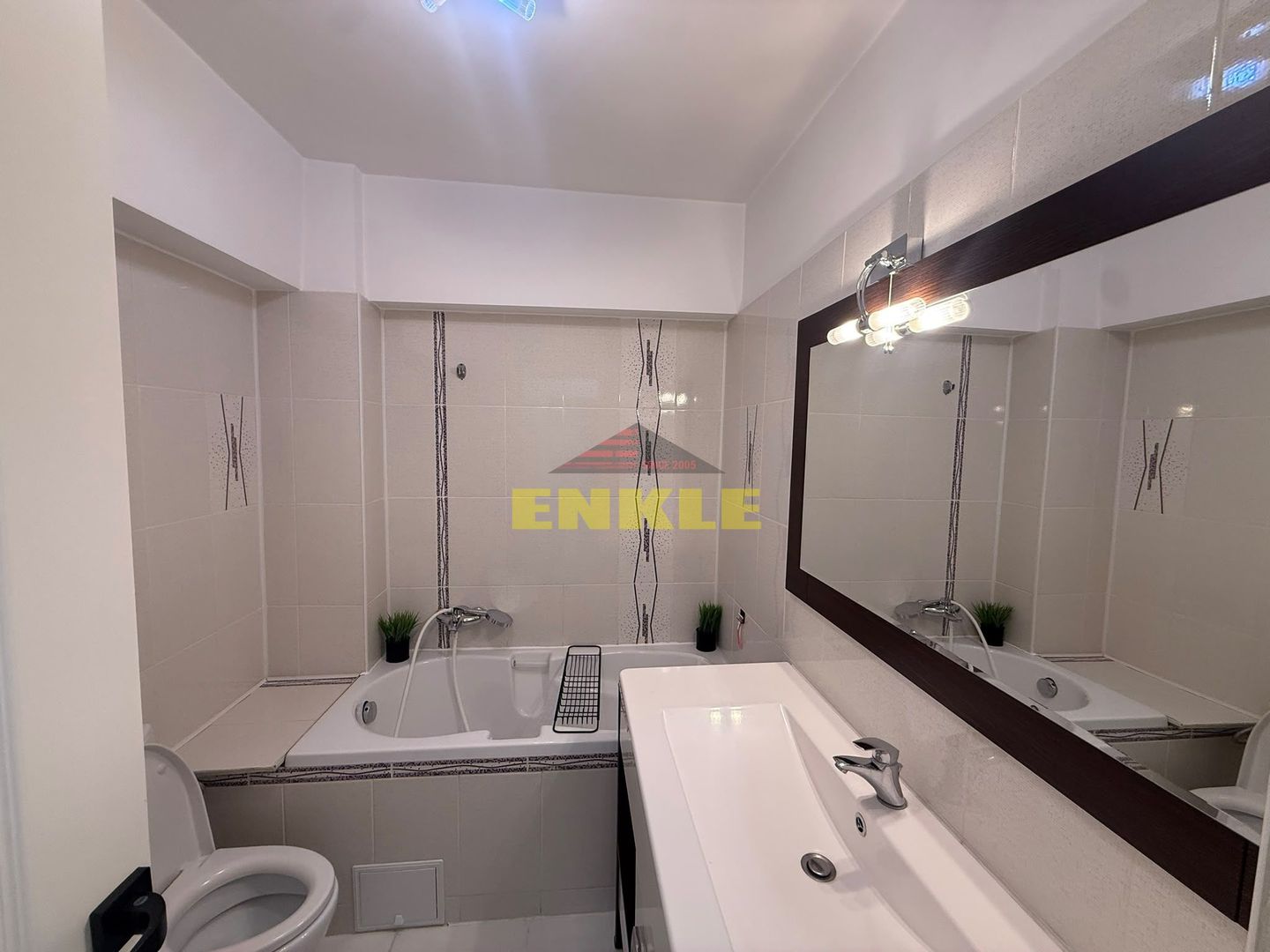 DE ÎNCHIRIAT – APARTAMENT ULTRAMODERN CU 3 CAMERE - Poză 12