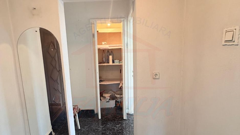 Vanzare apartament cu 4 camere in Micro 13, etaj 3, pret 65 000 euro - Poză 12