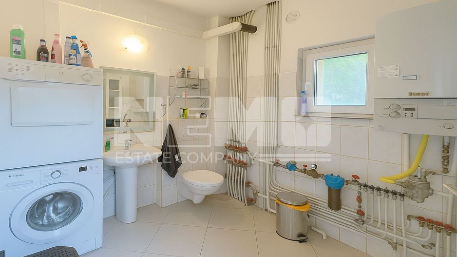 CASĂ TIP DUPLEX | ÎNTR-O ZONĂ LINIȘTITĂ | 6 CAMERE | RĂDĂUȚI - Poză 15