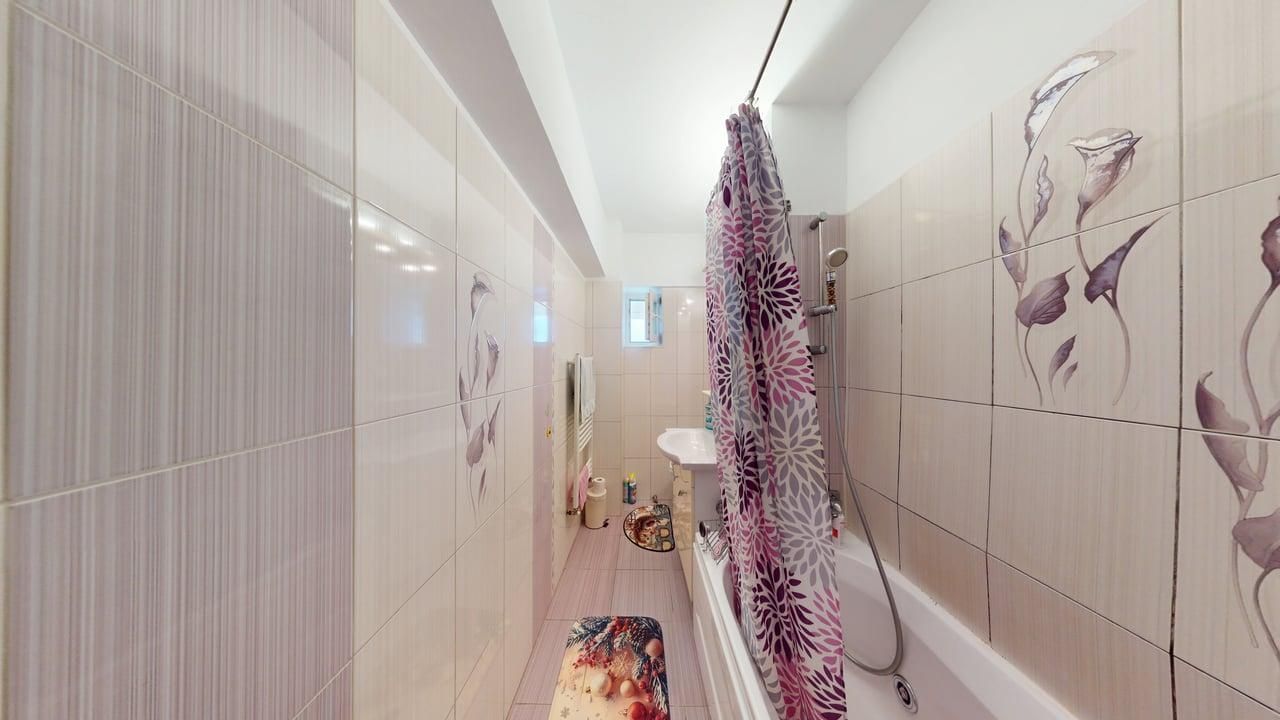 Apartament in zona centrala, la cheie, mobilat, utilat, et intermediar - Poză 3