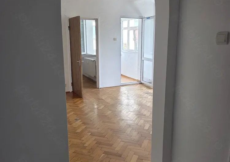Vanzare  apartament 2 camere Dristor- Piata Ramnicu Sarat - Poză 2