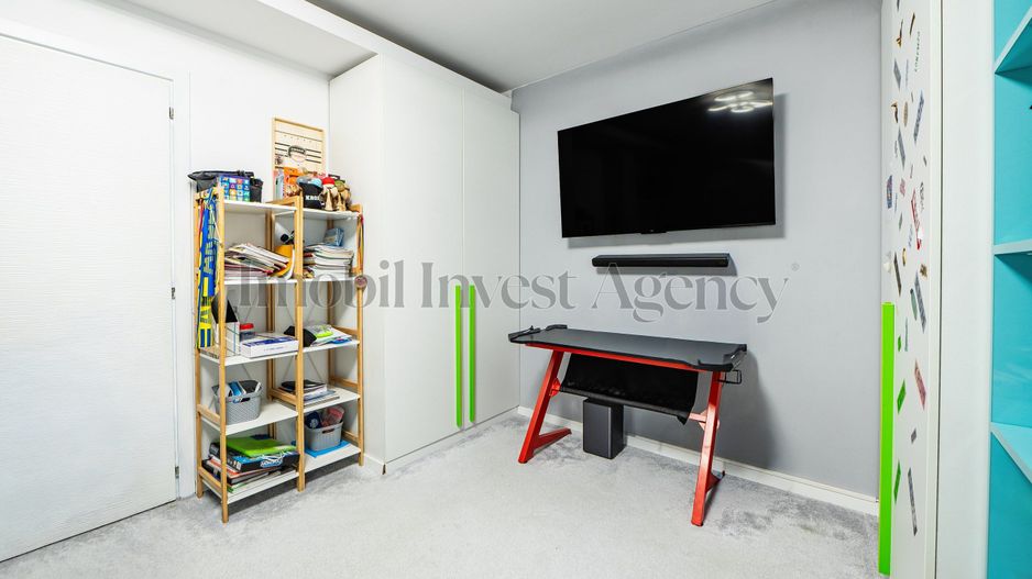 Duplex P+1+M cu grădină proprie, terasă și acces la piscină. - Poză 13