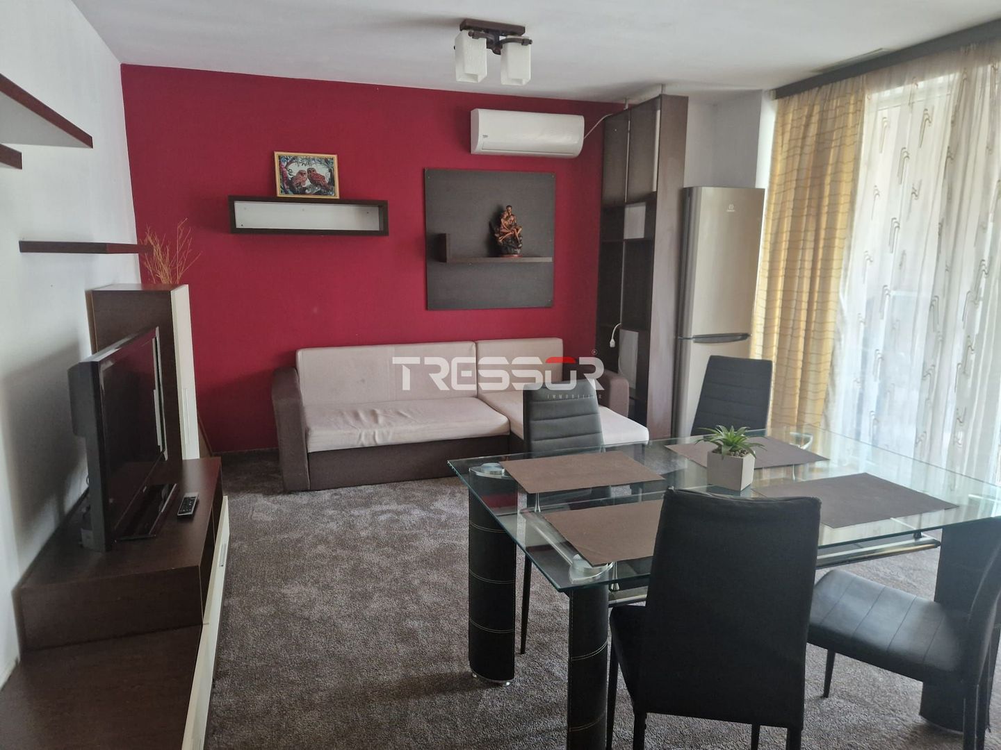 September-June | Sat Vacanță / Luna Park - Poză 1