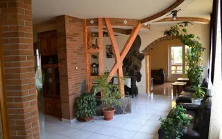 Pensiune P-E-M 9 camere,9 bai,1 bucatarie,teren 900 mp - Poză 11