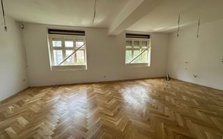 Apartament renovat în clădire istorică - are garaj - Poză 10