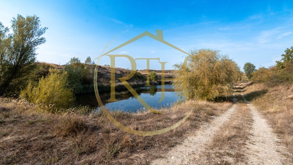 Investiție unică, 10 ha teren cu luciu de apă, ideal pentru turism și agrement! - Poză 12