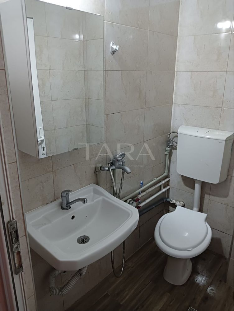 Garsonieră de vânzare,  etaj 2, baie proprie, zonă liniștită. - Poză 5
