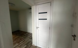 Etaj intermediar. Bloc izolat. Bucatarie inchisa - Poză 12