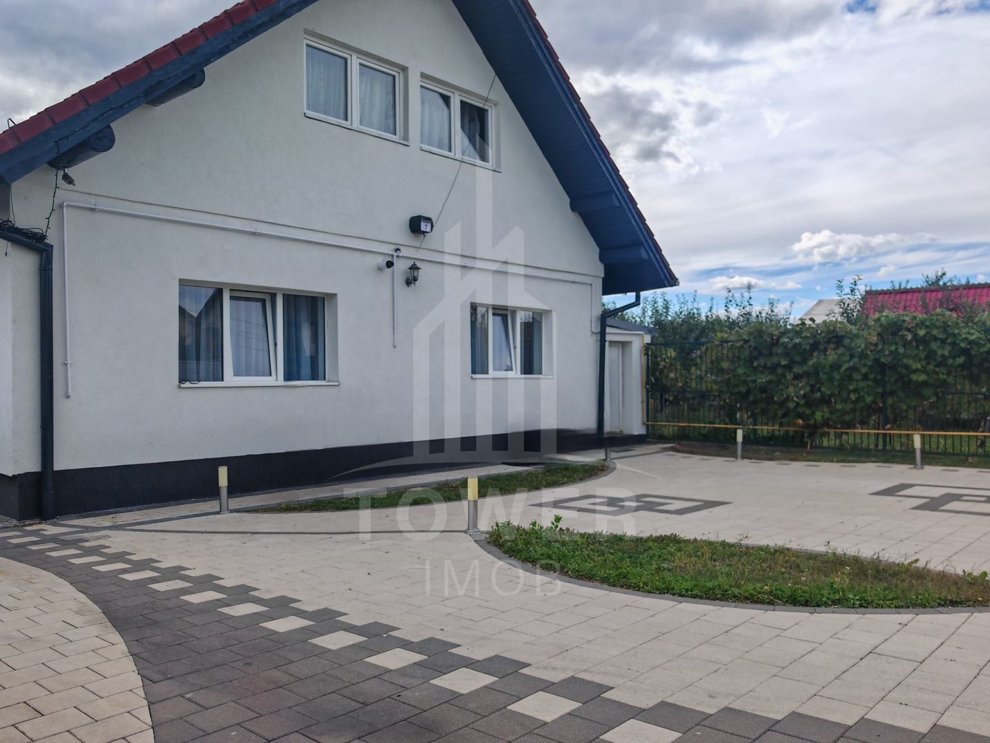 Casă individuală cu 2 apartamente și anexă generos de 100 mp - Poză 9