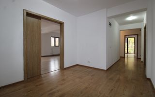 8 incaperi, 2 bai, centrala proprie, 3 locuri de parcare; Lipovei. - Poză 25