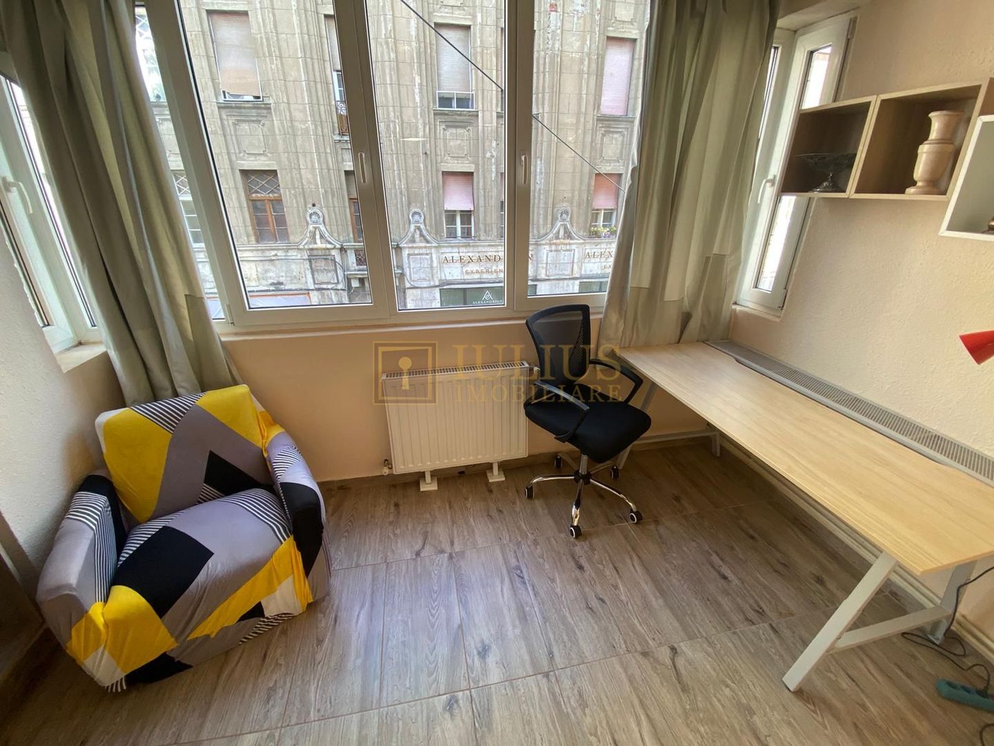 2 dormitoare, centrala proprie, bucatarie inchisa. Piața Libertatii. - Poză 2