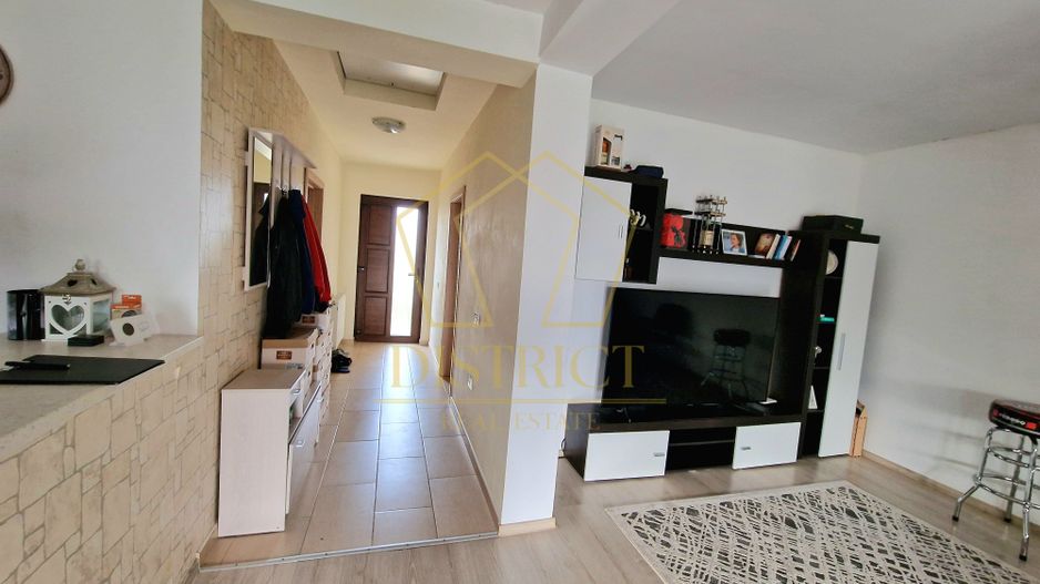 Casa individuala impartita in 2 apartamente | Ianova - Poză 4