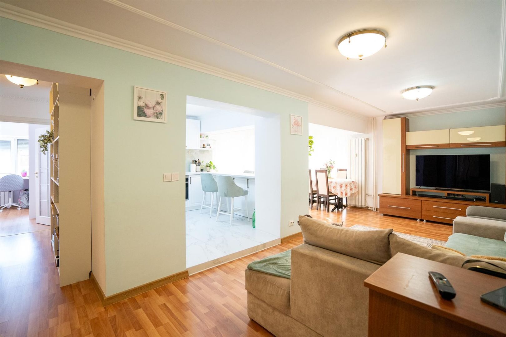 Apartament 3 camere tip U Dacia - Poză 1