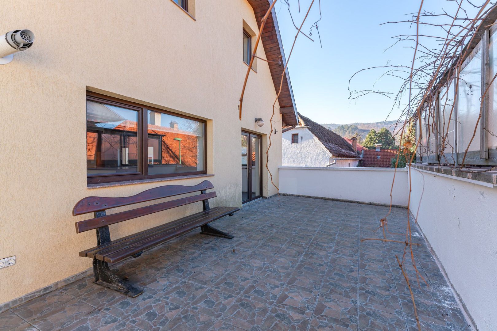 Casă modernă cu garaj și 4 dormitoare, aproape de Piața Sfatului - Poză 28