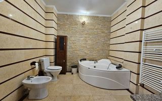 Vila generoasa de inchiriat intr o zona principala a orasului - Poză 3